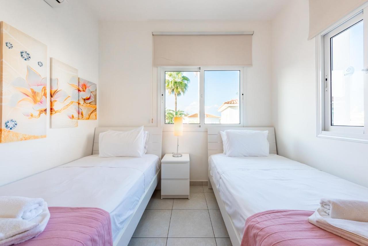 Villa Palm Breeze By Ezoria Villas Protaras Bagian luar foto