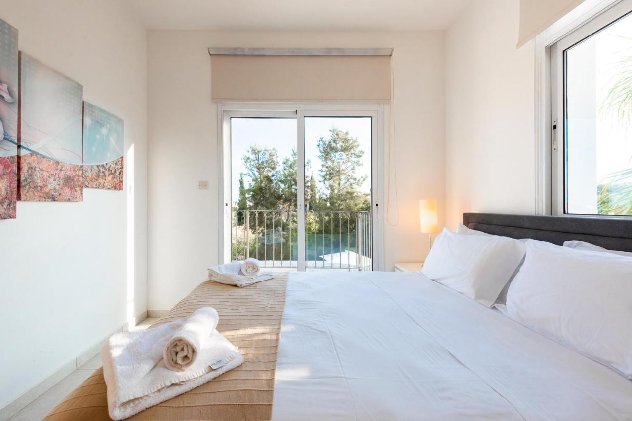 Villa Palm Breeze By Ezoria Villas Protaras Bagian luar foto
