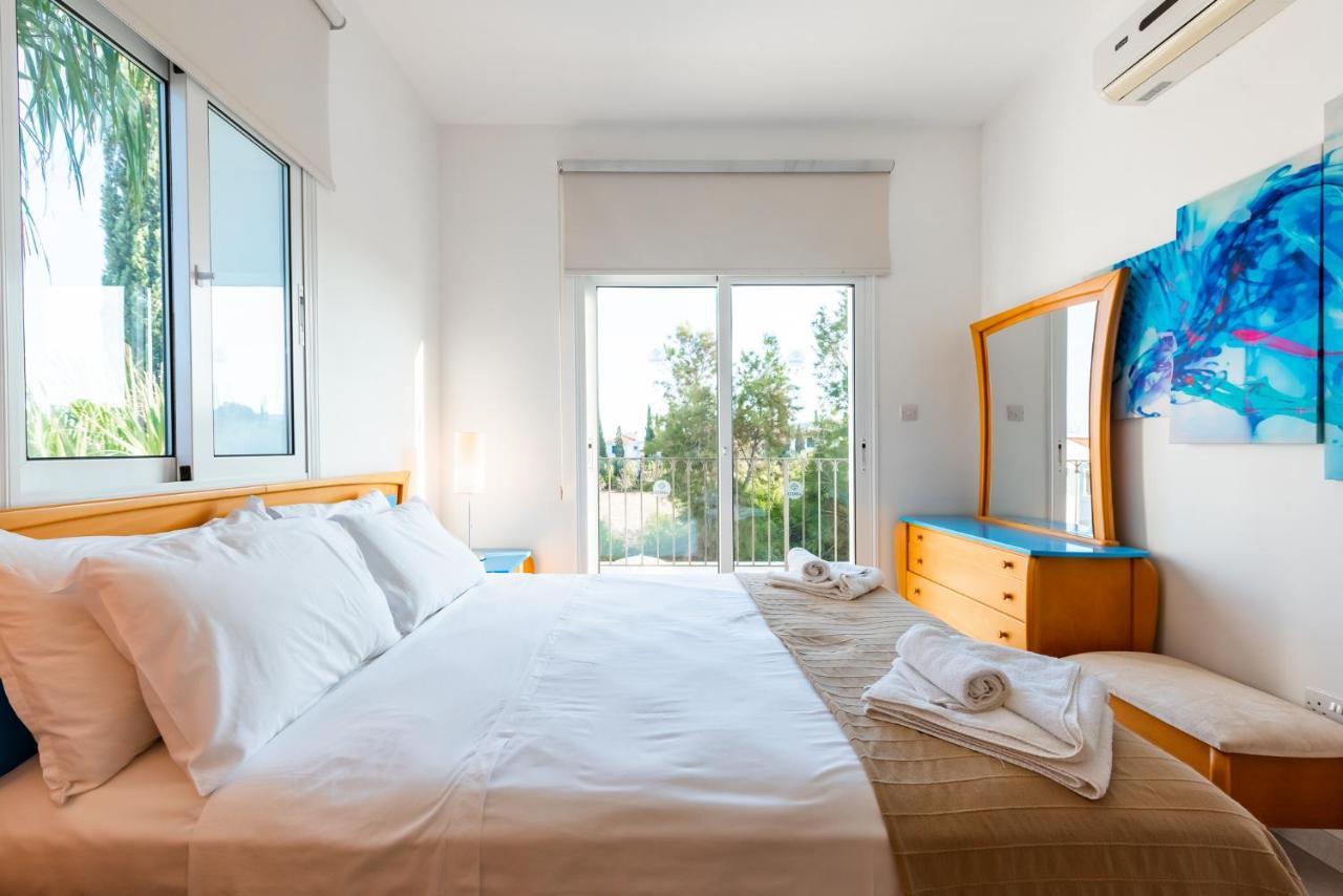 Villa Palm Breeze By Ezoria Villas Protaras Bagian luar foto