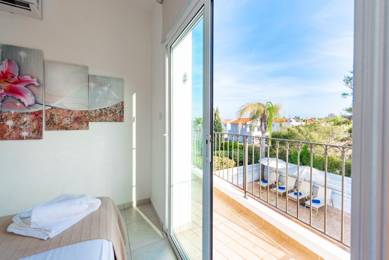 Villa Palm Breeze By Ezoria Villas Protaras Bagian luar foto