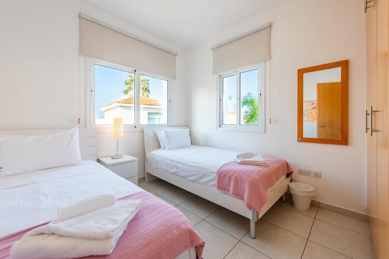 Villa Palm Breeze By Ezoria Villas Protaras Bagian luar foto